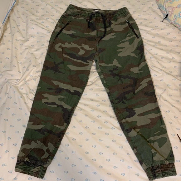 Aritzia Camo Cargo Pants - Picture 1 of 3